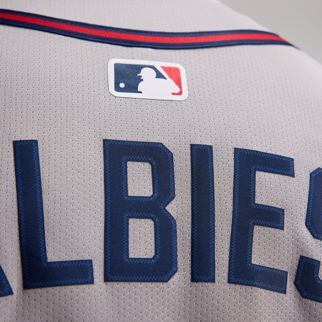 Men's Atlanta Braves Ozzie Albies Gray Road Limited MLB Baseball Jersey - view 12